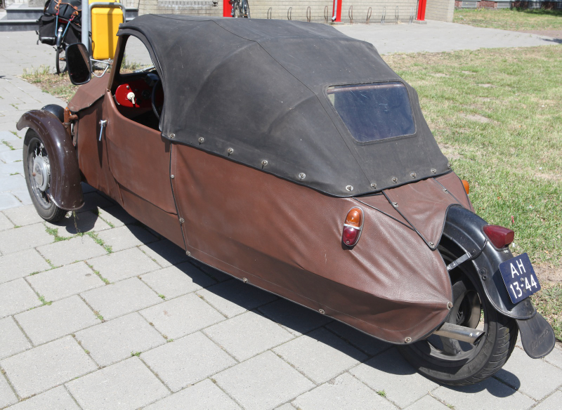 Illustration for article titled The Cutest Little Microcars Of The 20th Century